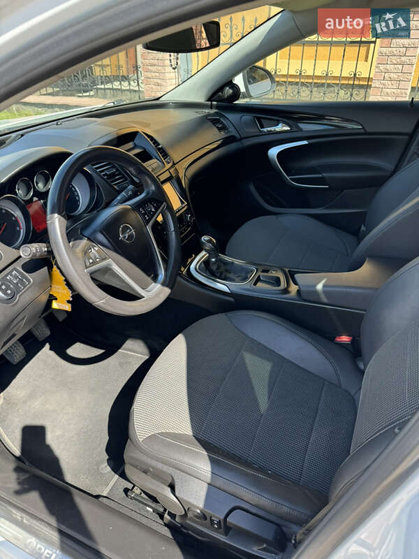 Седан Opel Insignia 2010 в Чернівцях