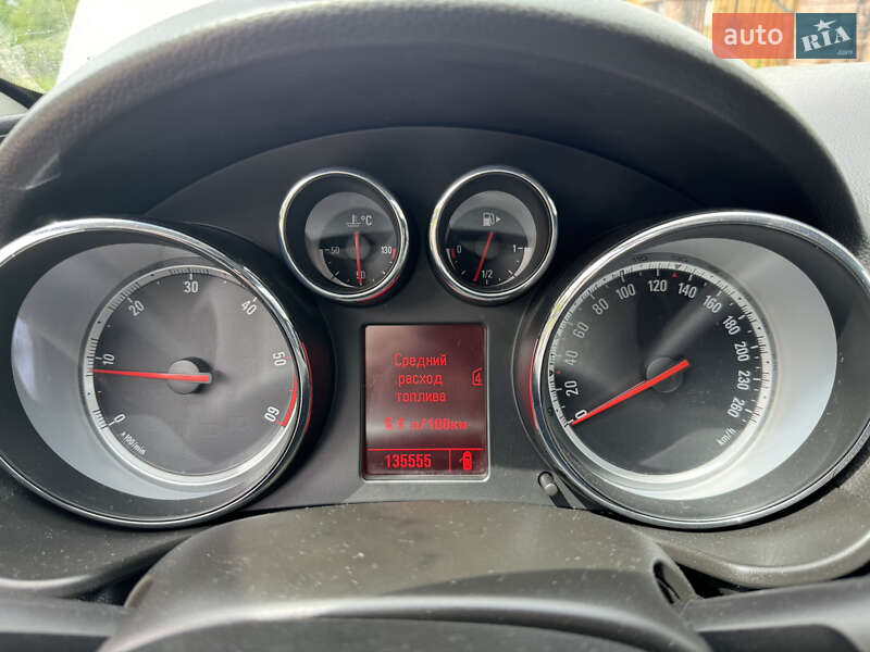 Седан Opel Insignia 2010 в Чернівцях