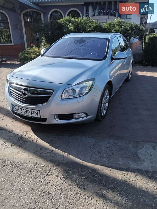 Универсал Opel Insignia 2012 в Раздельной