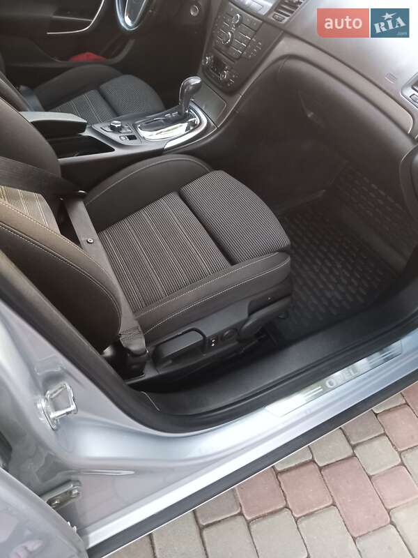 Универсал Opel Insignia 2012 в Раздельной