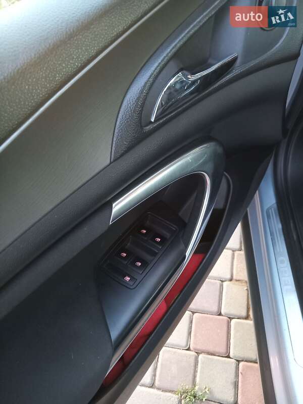 Универсал Opel Insignia 2012 в Раздельной