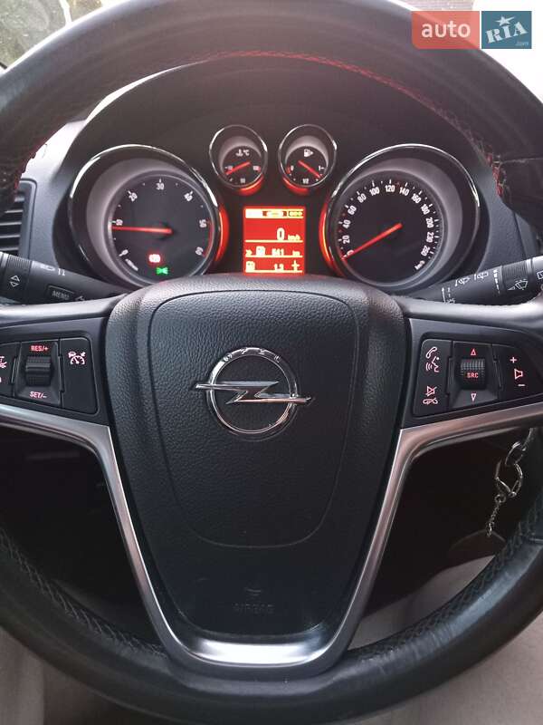 Универсал Opel Insignia 2012 в Раздельной