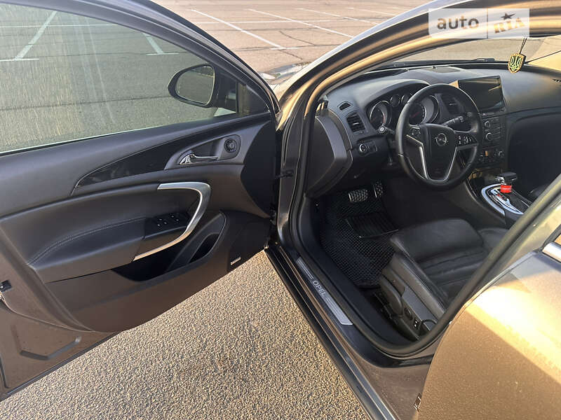 Універсал Opel Insignia 2011 в Запоріжжі