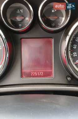 Универсал Opel Insignia 2010 в 