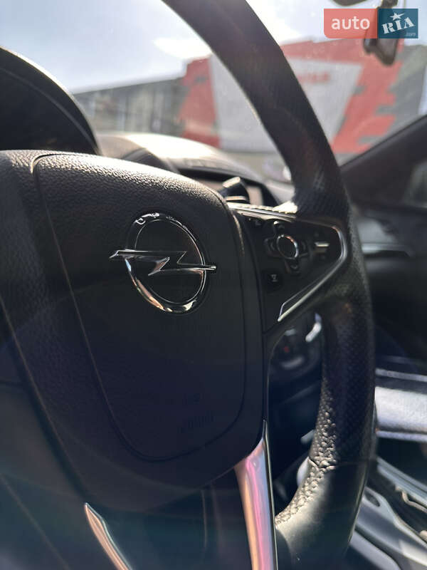 Седан Opel Insignia 2015 в Ивано-Франковске