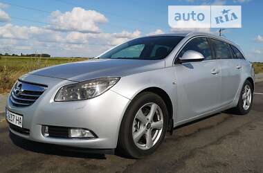 Универсал Opel Insignia 2011 в Хороле