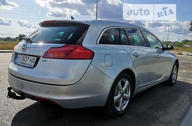 Универсал Opel Insignia 2011 в Хороле