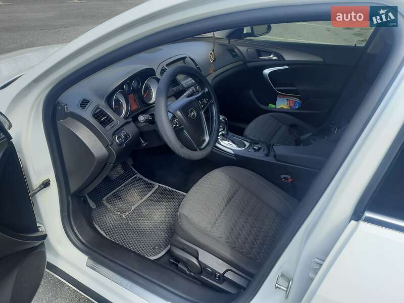 Універсал Opel Insignia 2013 в Ужгороді