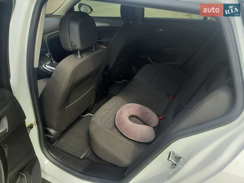 Універсал Opel Insignia 2013 в Ужгороді