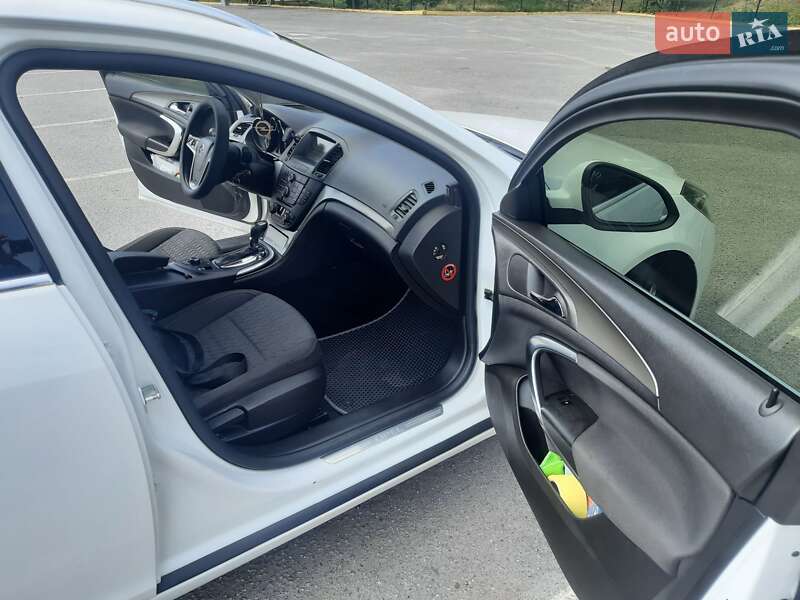 Універсал Opel Insignia 2013 в Ужгороді