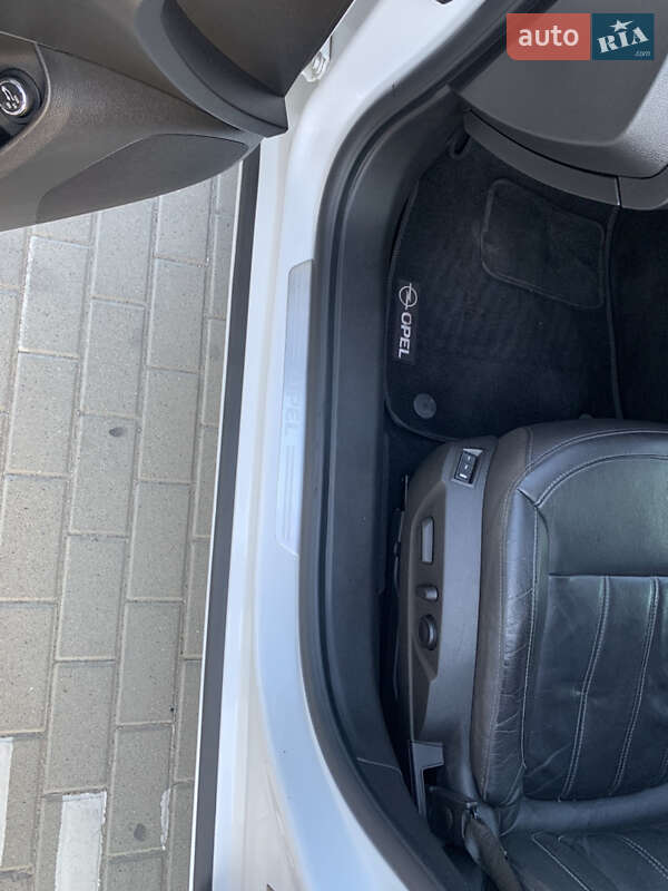 Универсал Opel Insignia 2011 в Ковеле