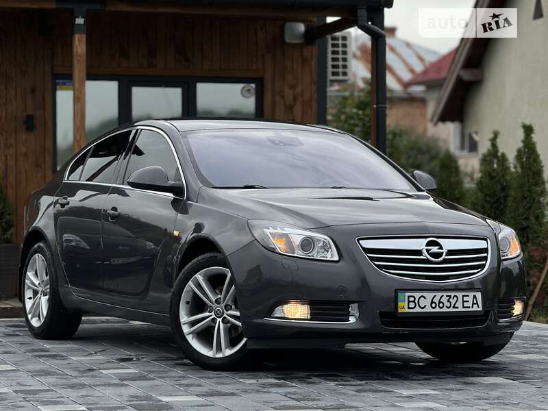 Седан Opel Insignia 2012 в Дрогобичі