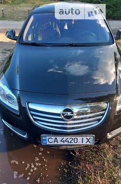 Седан Opel Insignia 2010 в Смілі