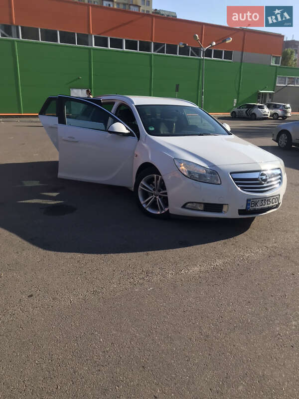 Универсал Opel Insignia 2011 в Ровно