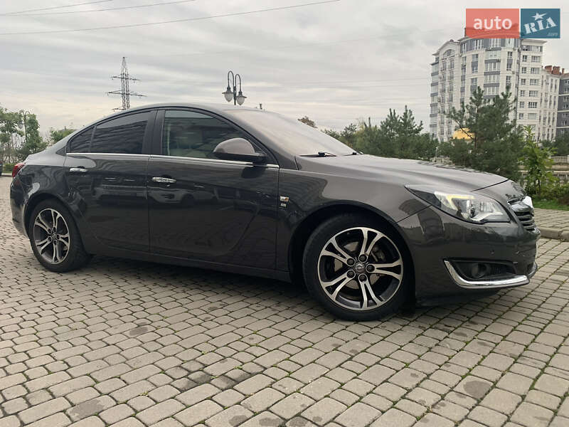 Седан Opel Insignia 2015 в Івано-Франківську