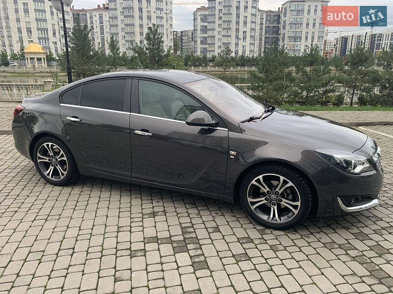 Седан Opel Insignia 2015 в Івано-Франківську