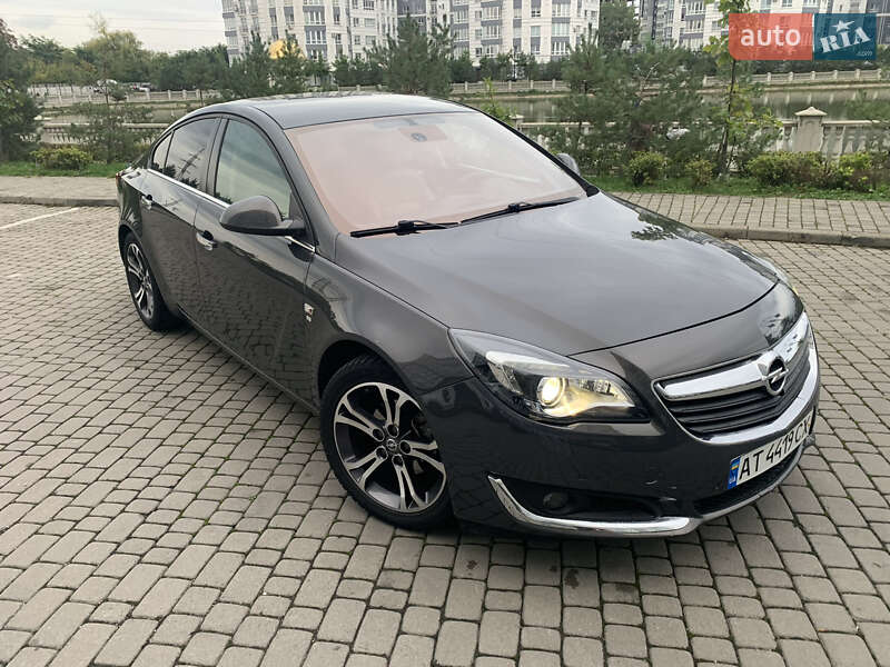 Седан Opel Insignia 2015 в Івано-Франківську