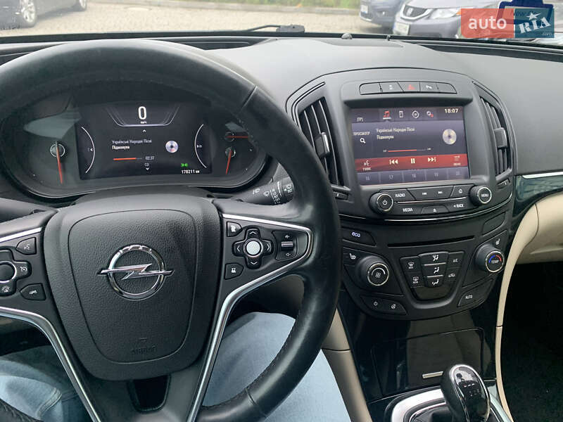 Седан Opel Insignia 2015 в Івано-Франківську