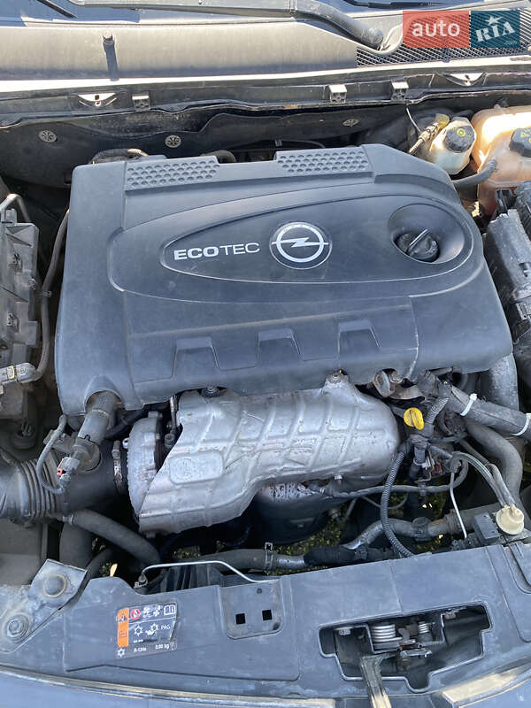 Седан Opel Insignia 2010 в Миргороді