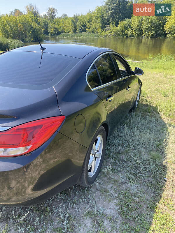 Седан Opel Insignia 2010 в Миргороді