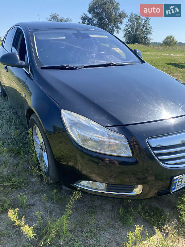 Седан Opel Insignia 2010 в Миргороді