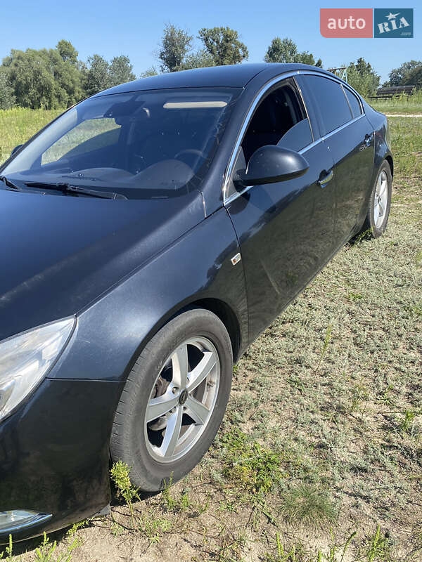Седан Opel Insignia 2010 в Миргороді