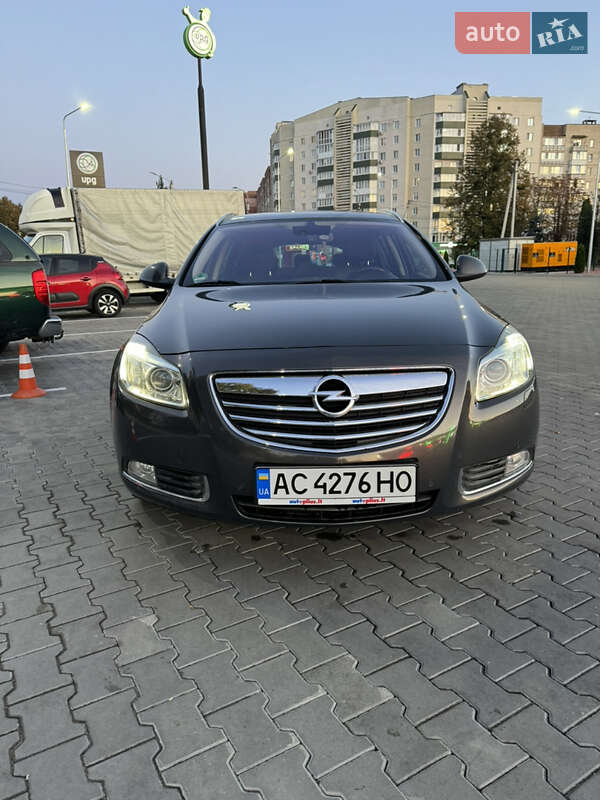 Универсал Opel Insignia 2012 в 