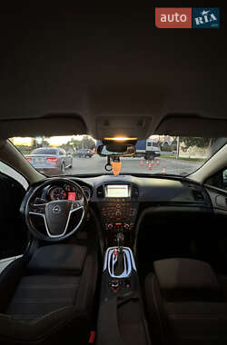 Универсал Opel Insignia 2012 в 