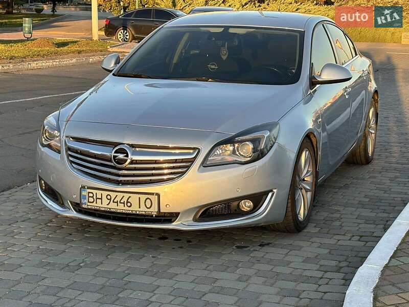 Седан Opel Insignia 2013 в Южному