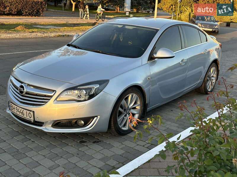 Седан Opel Insignia 2013 в Южному