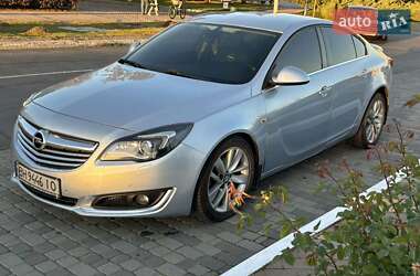 Седан Opel Insignia 2013 в Южному