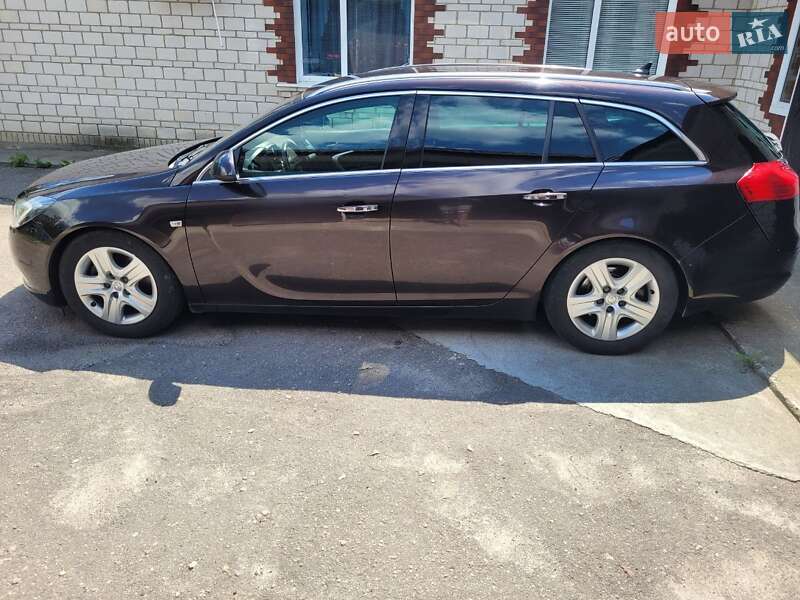 Универсал Opel Insignia 2011 в Мироновке