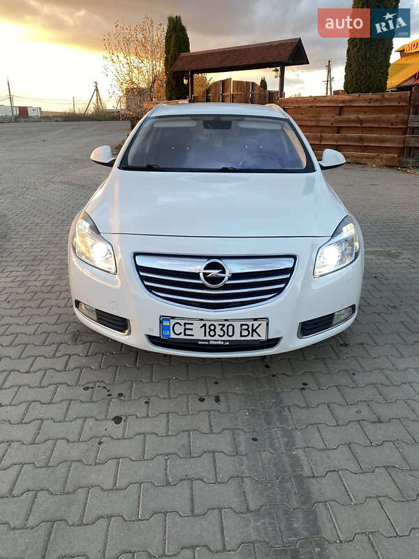Универсал Opel Insignia 2010 в Хотине