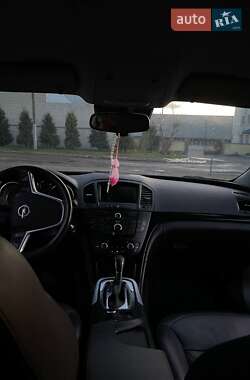 Седан Opel Insignia 2010 в 