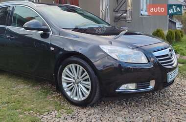 Універсал Opel Insignia 2012 в Чернівцях