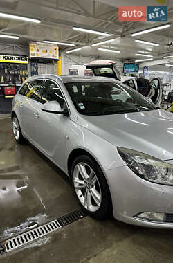 Універсал Opel Insignia 2010 в Чернівцях