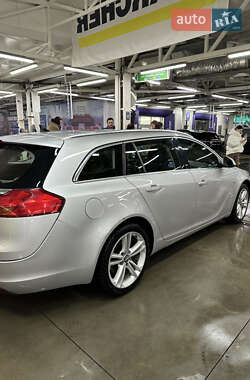 Універсал Opel Insignia 2010 в Чернівцях