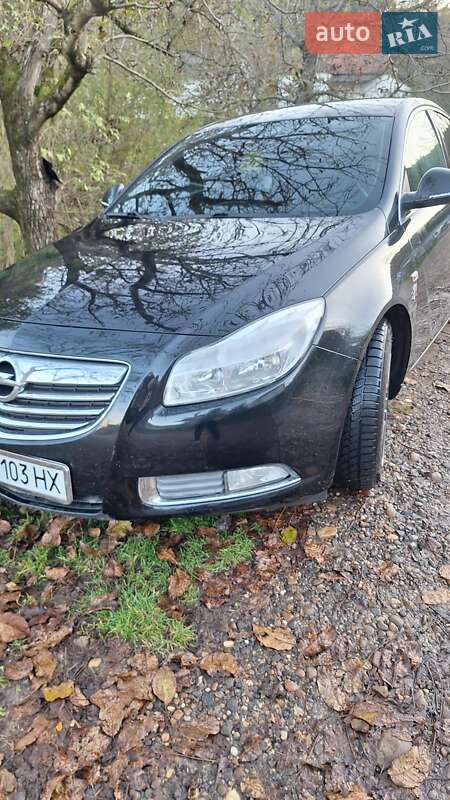 Седан Opel Insignia 2011 в Иршаве