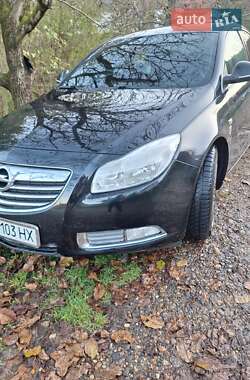 Седан Opel Insignia 2011 в 
