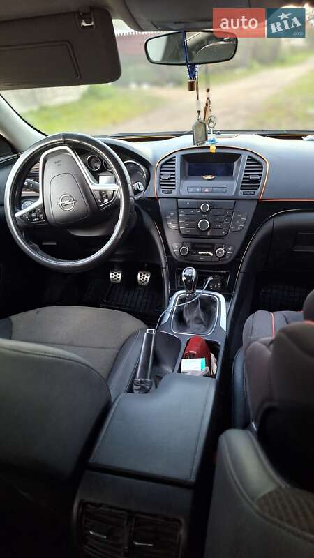 Седан Opel Insignia 2011 в Иршаве