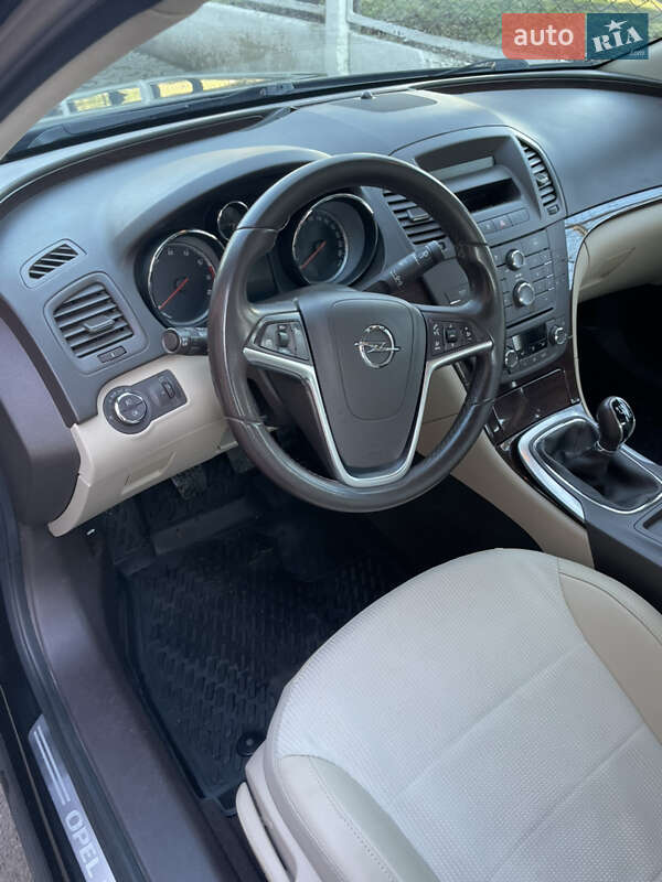 Седан Opel Insignia 2010 в Черновцах