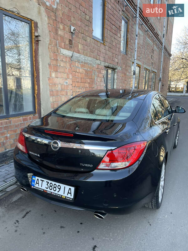 Седан Opel Insignia 2010 в Черновцах