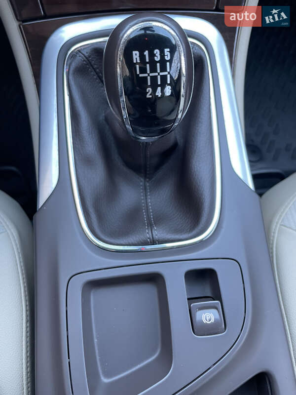 Седан Opel Insignia 2010 в Черновцах