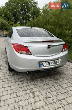 Седан Opel Insignia 2010 в Борщеві