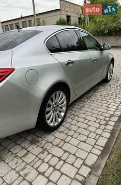 Седан Opel Insignia 2010 в Борщеві