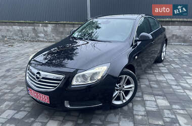 Седан Opel Insignia 2009 в Остроге