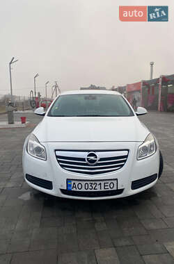 Седан Opel Insignia 2011 в Хусті