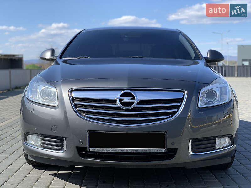 Седан Opel Insignia 2012 в Мукачево