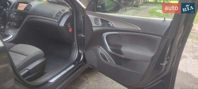 Универсал Opel Insignia 2011 в Тростянце