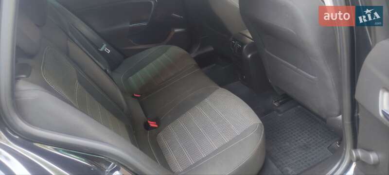 Универсал Opel Insignia 2011 в Тростянце